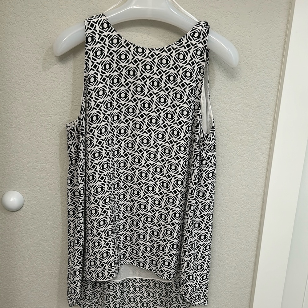 Vince Camuto sleeveless top medium